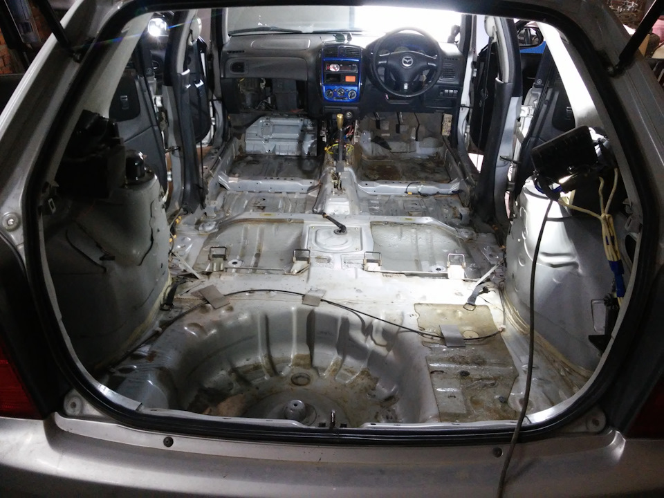 Коррозия днища — Mazda Familia (BJ), 1,5 л, 2001 года | своими руками ...