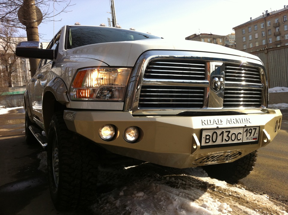 Dodge ram 6.7. Хромированная решетка на Форд Экскершн. Бразерс тюнинг. Форд с решеткой шевелятся. Решетки радиаторов на заказ Форд Экскурсион в.