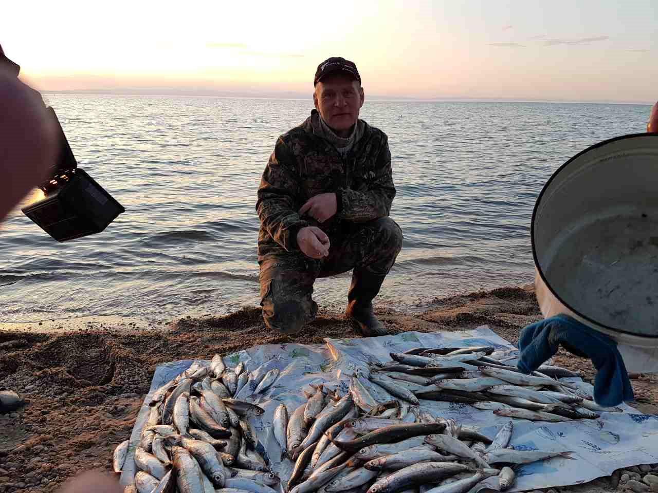 Байкал рыбалка. Байкал Энхалук рыбалка зимняя. Рыбалку омуля на Энхалуке.