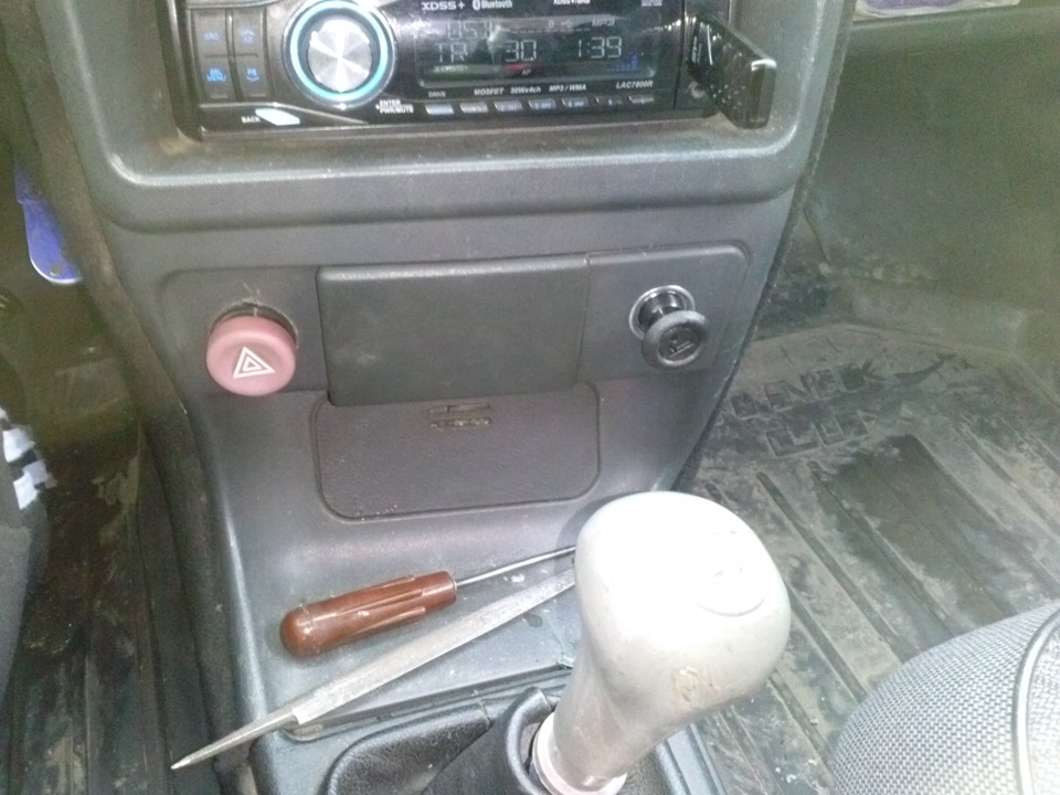 -=Габариты в поворотники через отдельную кнопку + перенос аварийки и ...