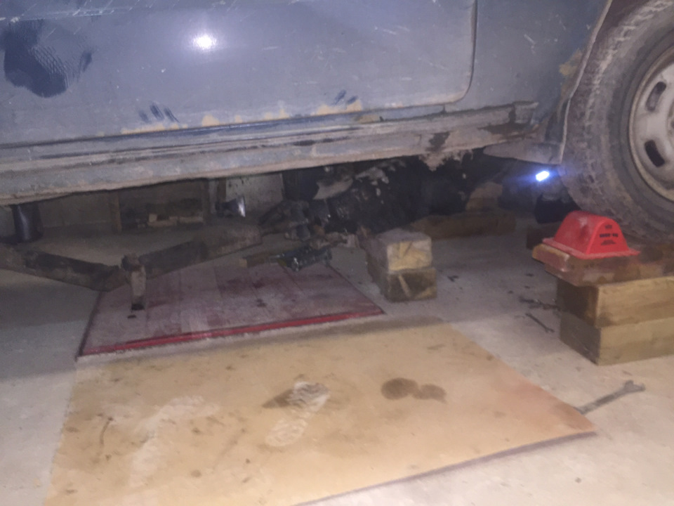 Скрип при выжатой педали сцепления — Lada 2106, 1,7 л, 1999 года ...