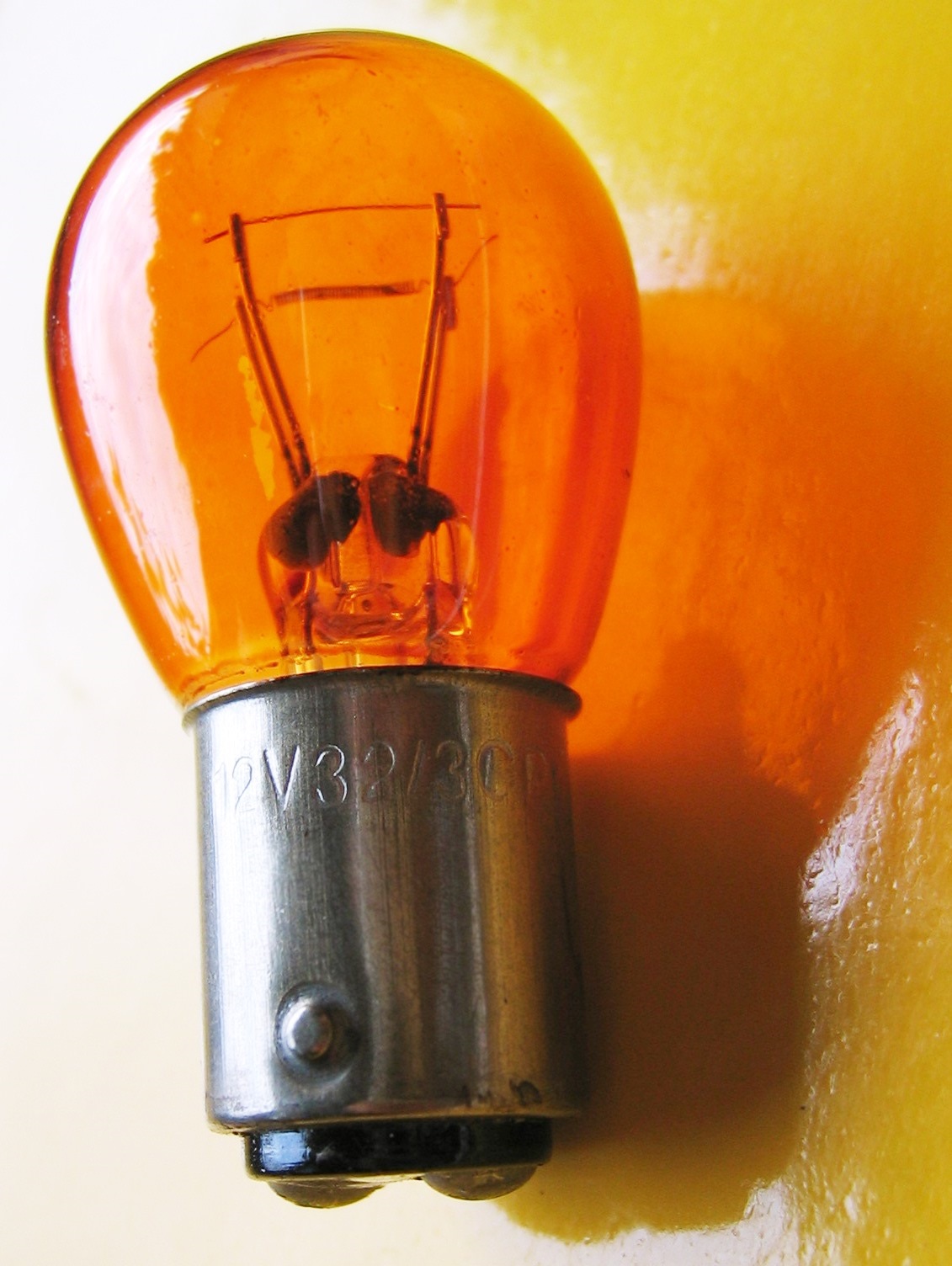 Лампочки двухконтактные купить. Лампа двухнитевая p21/5w оранжевая. Лампа желтая двухконтактная габарит/поворот 12v 21/5w. Лампа желтая двухконтактная габарит/поворот 12v. Лампы p21w5 Orange.