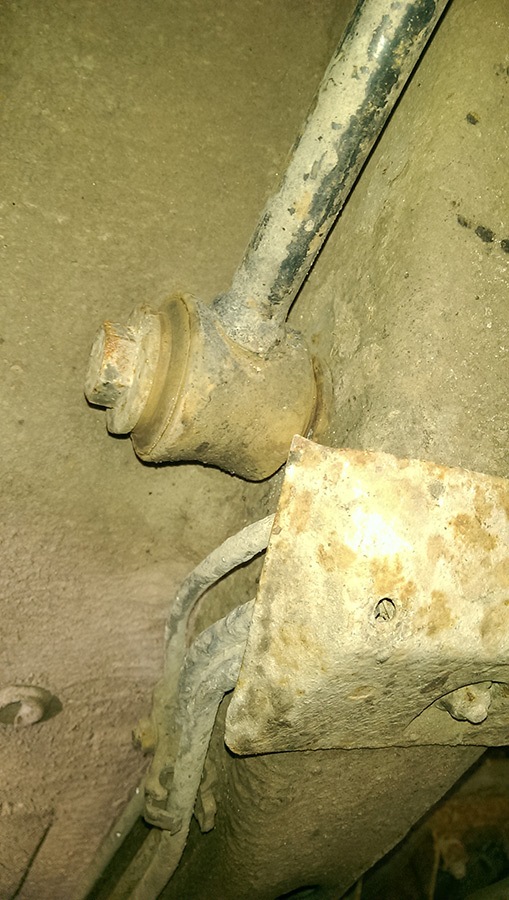 Крепление продольной тяги нива 2121. Кронштейн крепления реактивной тяги ваз 2121. Крепление реактивной тяги нива шевроле. Нива 21214 кронштейн продольной тяги. Крепление реактивной тяги ваз 2104.