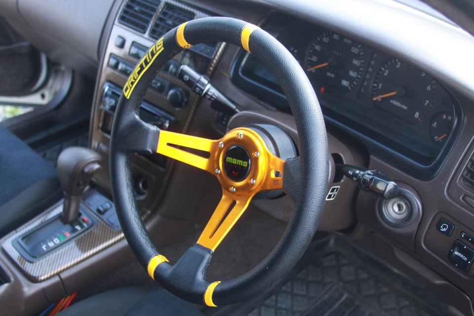 остоянный клиент приобрел руль со стаканом. Установка прямо у магазина ...