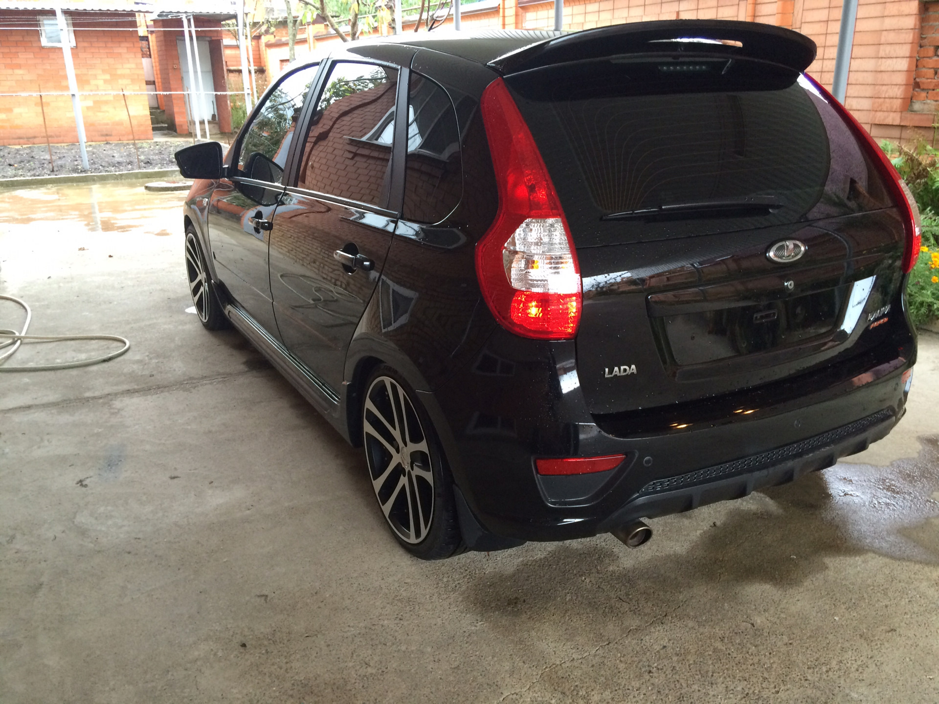 Дверь калина спорт. Sakura Wheels r9105 на гранту. Sakura Wheels Гранта. Диски Sakura Wheels на Гранте. Lada Granta на дисках Sakura Wheels.