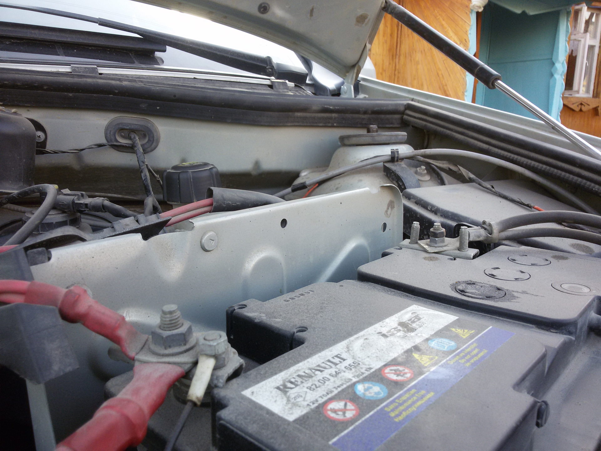 Замена передних стоек — Renault Logan (1G), 1,6 л, 2009 года | своими ...