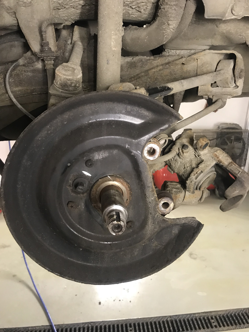 Замена подшипника ступицы, замена выпускного коллектора проточка ...
