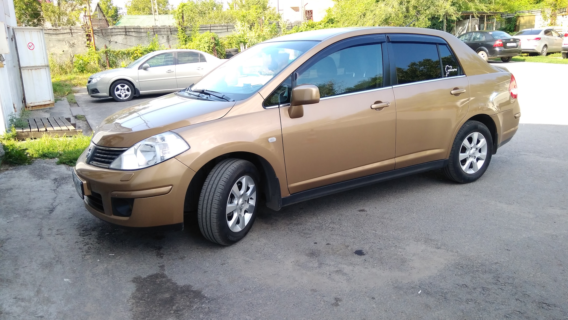 Nissan Tiida (1G) 1.6 бензиновый 2007 | Японский седанчик (><).. на DRIVE2