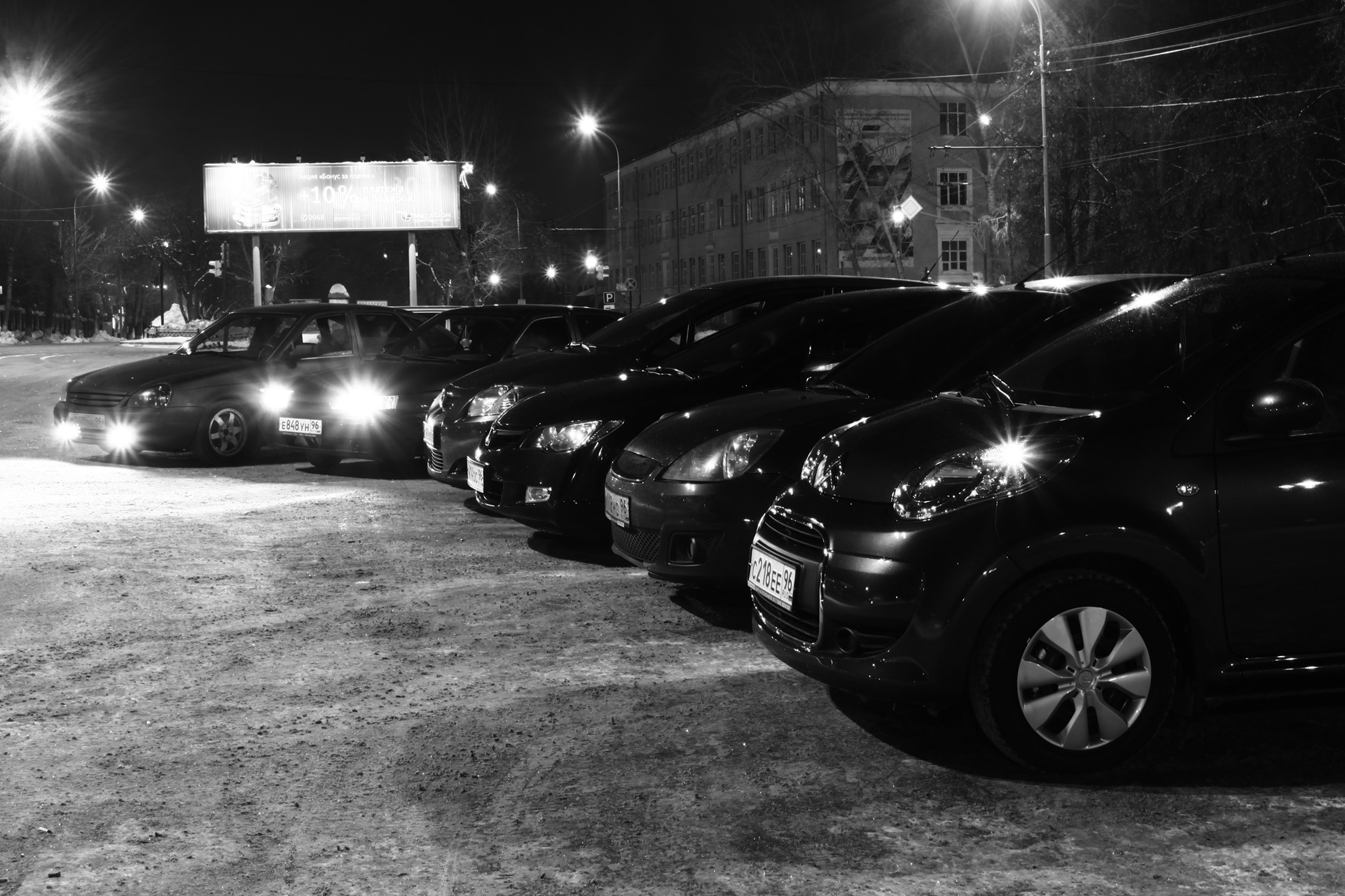 С личным автомобилем екатеринбург. Ночной Екатеринбург из машины. ЕКБ ночью из машины. Фото Екатеринбурга из машины. Красивые места ЕКБ на машине.