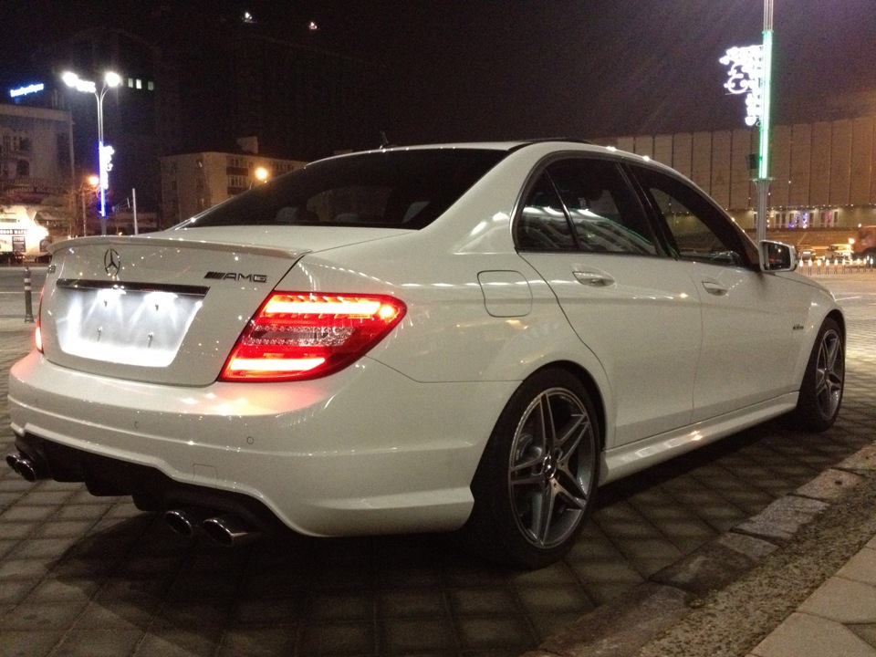 Mercedes c63 AMG тонированный в круг