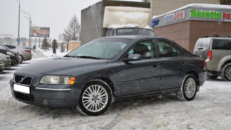 Сколько стоит кожаный салон на данный авто — Volvo S60 (1G), 2,4 л ...