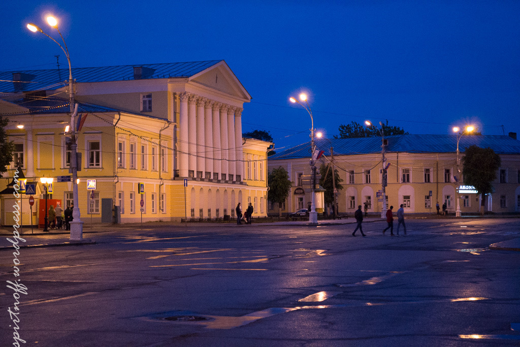 Прямая кострома. Кострома ночью. Гауптвахта Кострома вечер. Вечерняя Кострома фото. Кострома вечером.