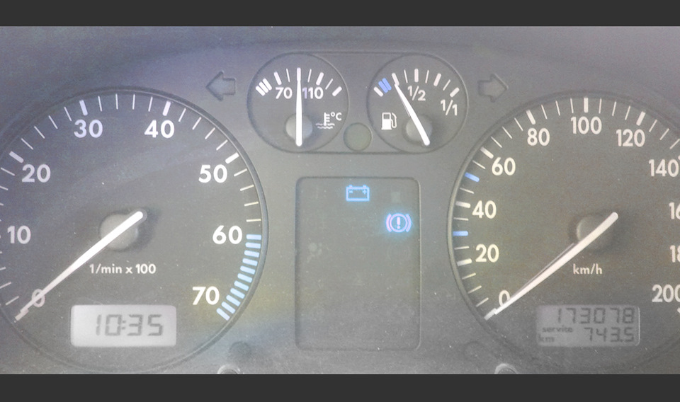 прокатил во внуково. — Volkswagen Polo Hatchback Mk3, 1 л, 1998 года ...