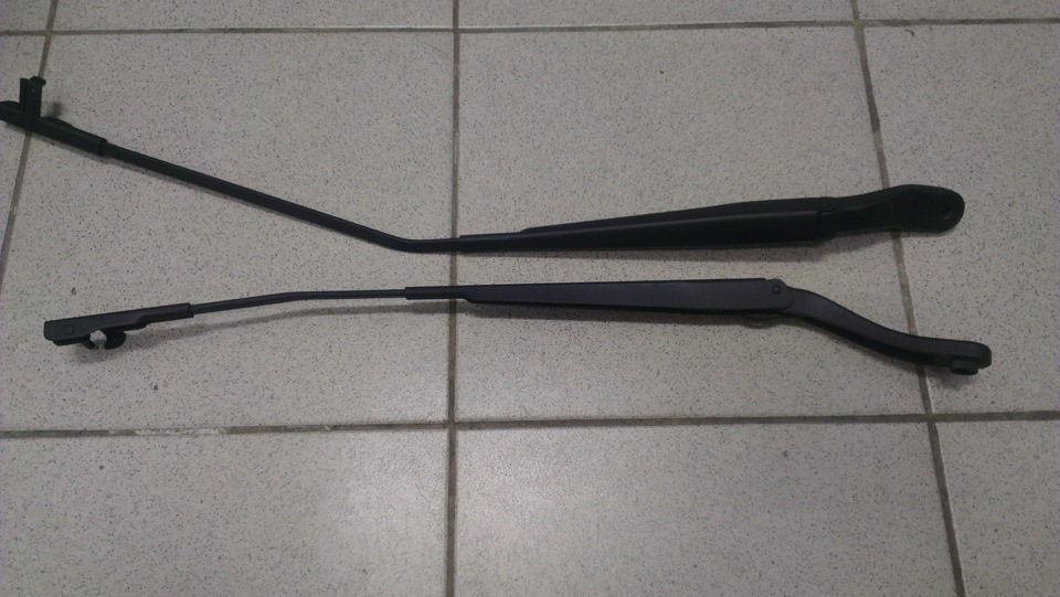 Покраска поводков дворников — Mazda 3 (1G) BK, 2 л, 2005 года ...