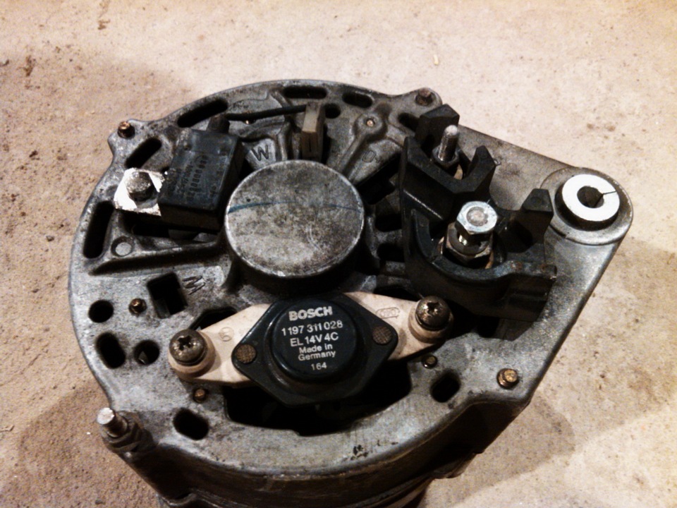 Фото в бортжурнале Opel Rekord E. Запчасти на фото: 1197311028