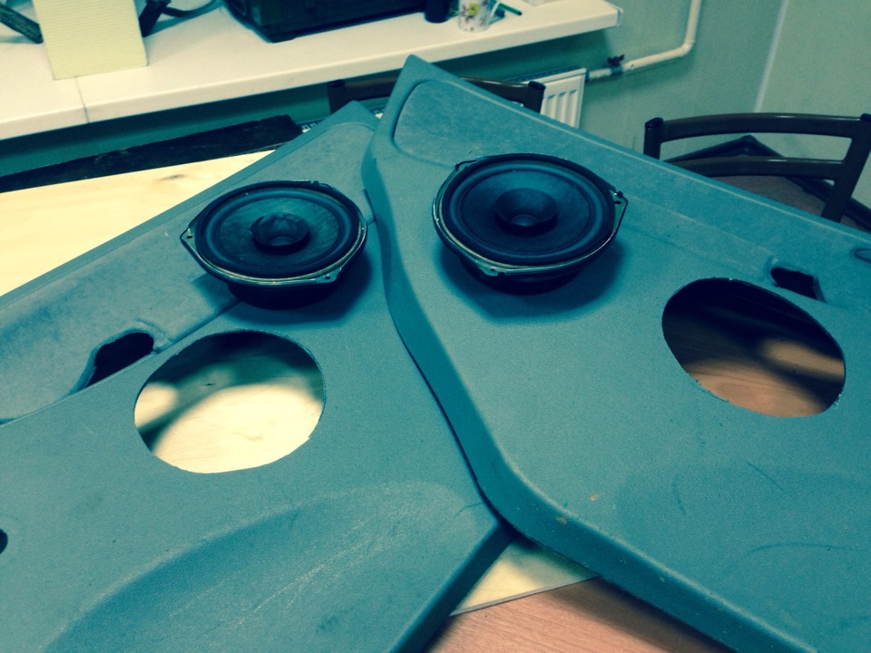 Колонки в задние двери Лады Калины. — Lada Калина хэтчбек, 1,6 л, 2009 ...