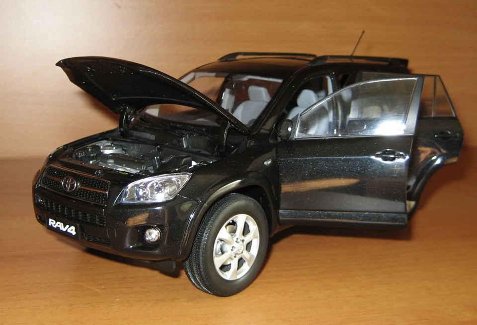 Модели рав. Тойота рав 4 1 43. Модель Toyota rav4 III 1 18. Модель Toyota RAV 4 1 18. RAV 4 1:43 модель.