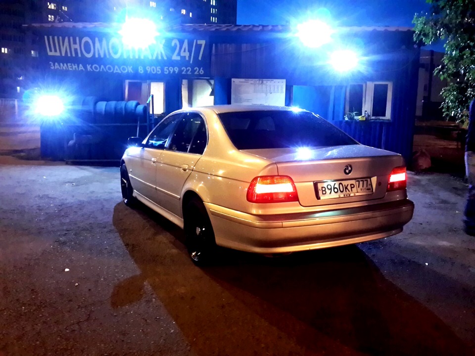 Помыл красавицу и пофотал на шиномонтаже.Погнул диск =( — BMW 5 series ...