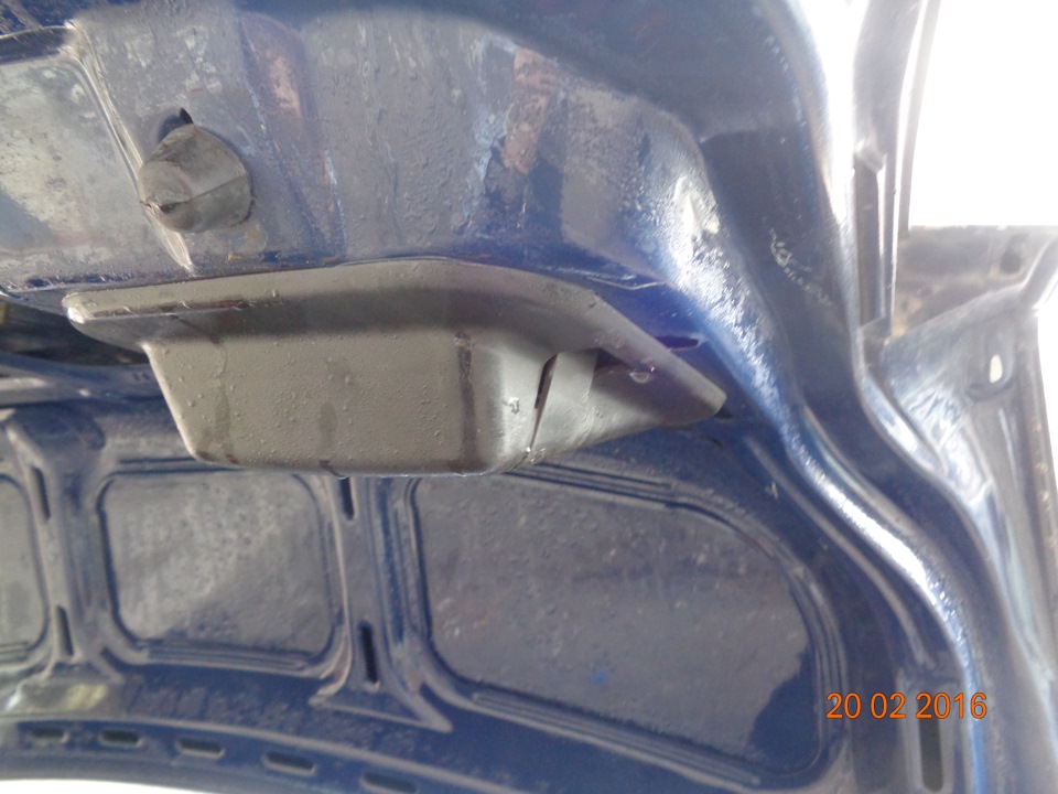 Потеет багажник — Volkswagen Passat B4, 1,8 л, 1994 года | помощь на ...