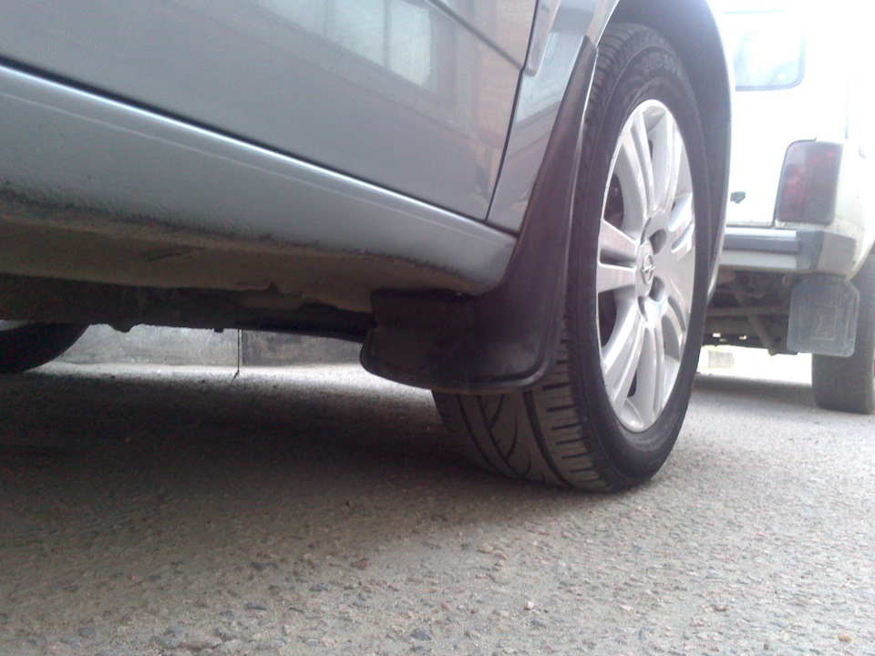 Нештатные резиновые брызговики. — Opel Astra H, 1,8 л, 2008 года ...