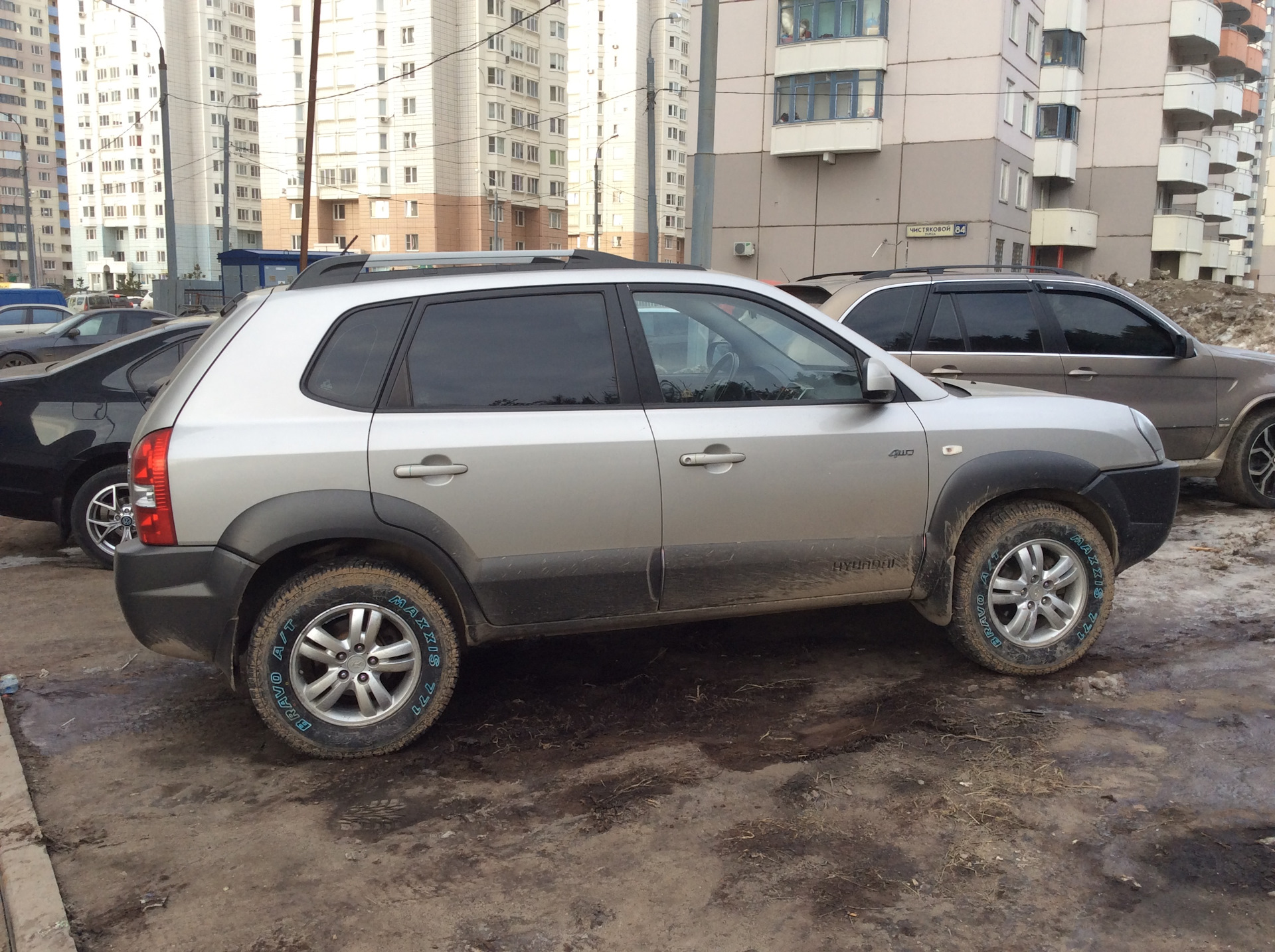 Туссан шины размер. 235/70/R16 на Хундай Туксон 2008. Hyundai Tucson 235/70 16. Хендай Туссан 1 на 215 70 16. 225/70/16 Хундай Туксон.