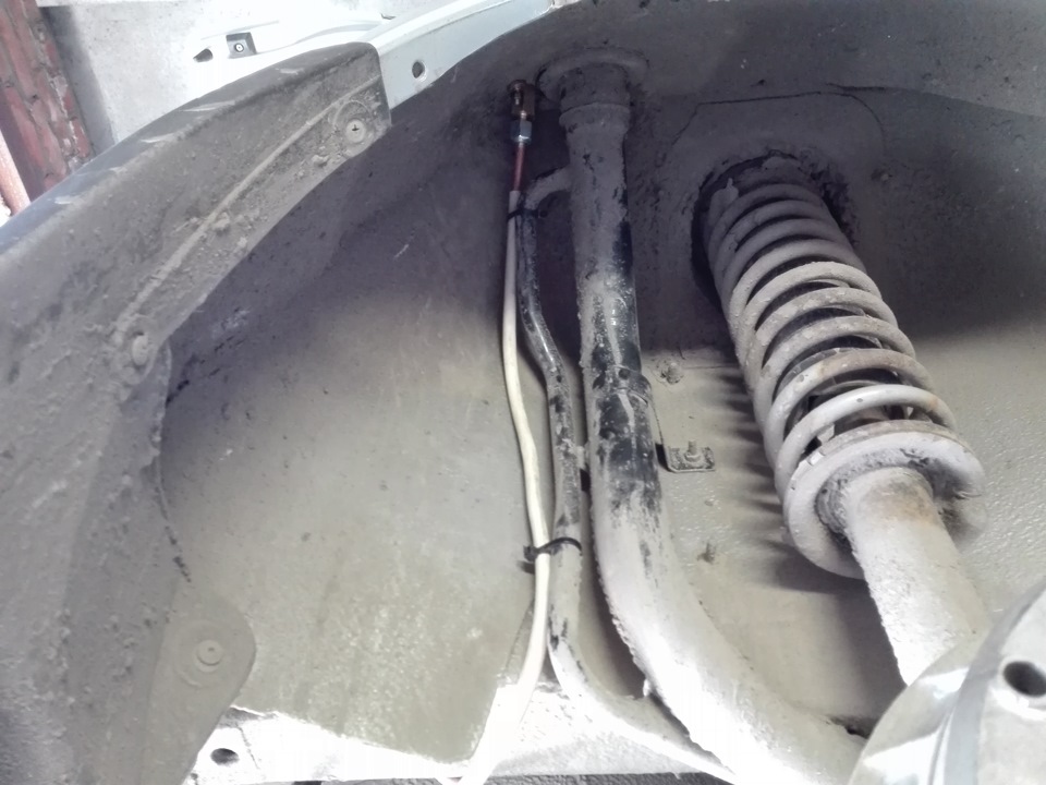 провели трубку в крыло — Lada Калина Хэтчбек (1G)