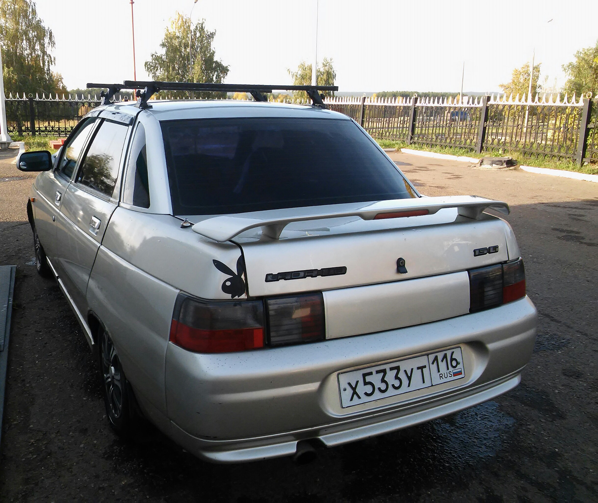 Багажник ваз 2110. Лада 2110 багажник. Lada 2110 багажник. Лада ВАЗ 2110 багажник. Верхний багажник на ВАЗ 2110.