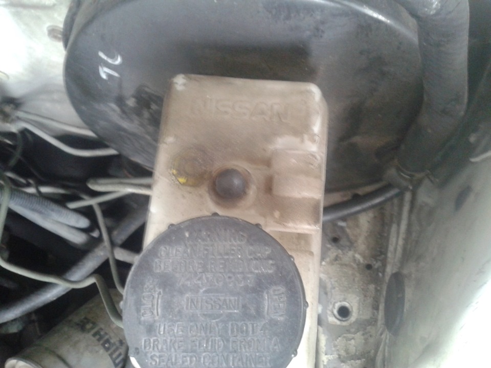Замена тормозного вакуума — Nissan Primera (P10), 2 л, 1992 года ...