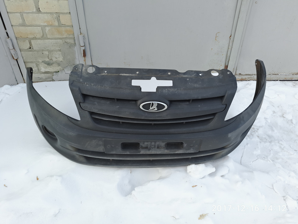 Продам бампер передний неокрашенный — Lada Гранта лифтбек, 1,6 л, 2015 ...