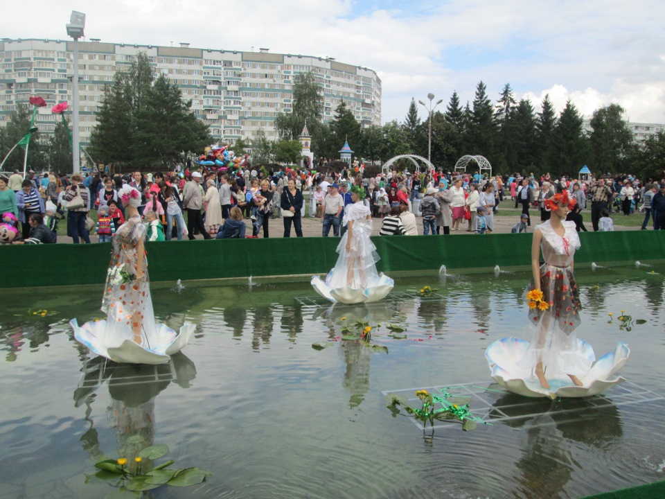 Цвет набережные челны. Цветы Челны в городе. Праздник цветов в Луцке 1983 год.