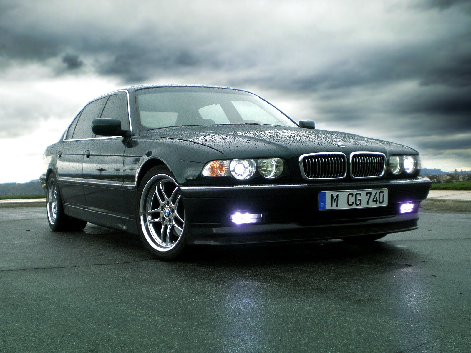 BMW 7 e38 черная