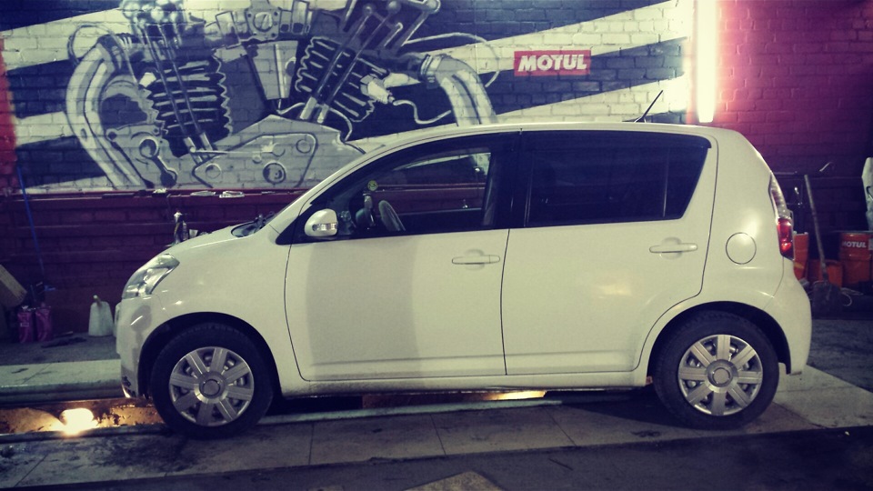 Toyota Passo 1.3 бензиновый 2008 | Белый Пассик 1.3 на DRIVE2