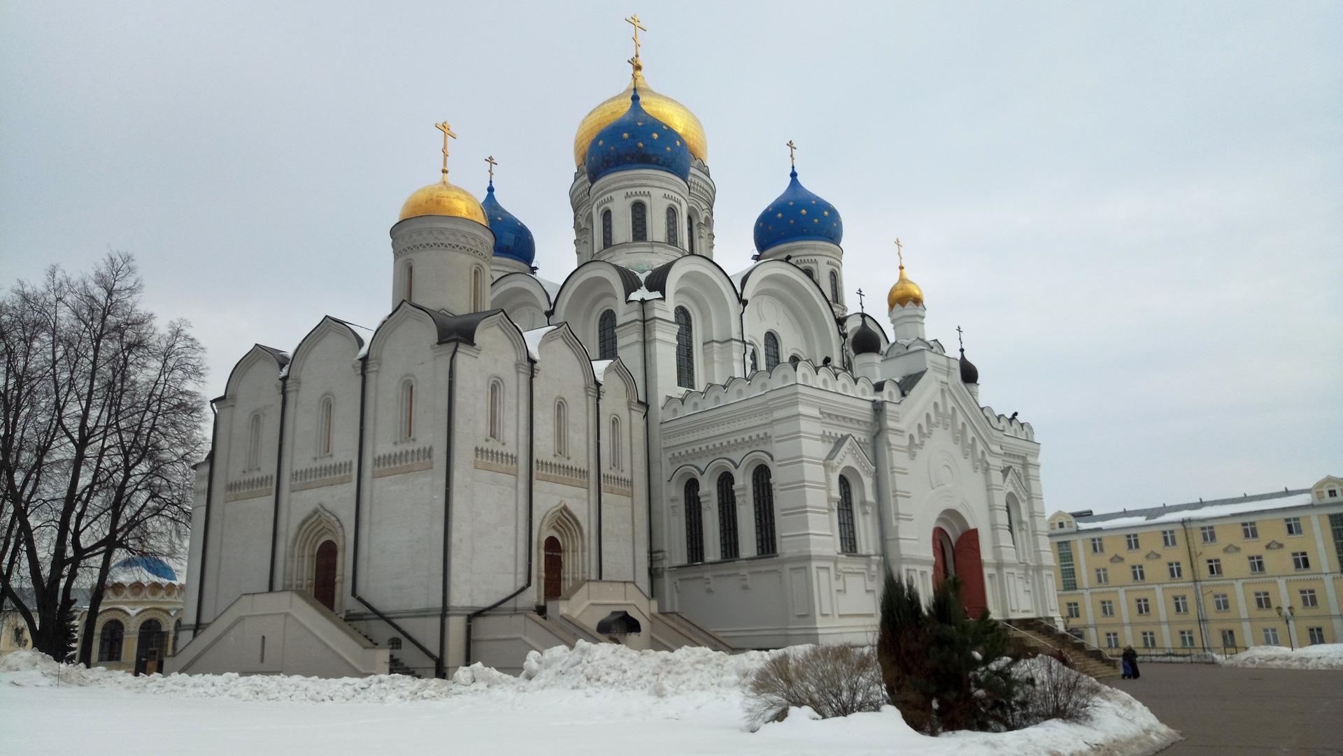 Площадь святителя Николая Дзержинский