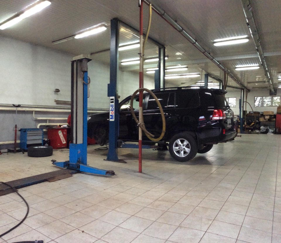 Замена ремкомплекта резинок суппорта — Toyota Land Cruiser 200, 4,5 л ...