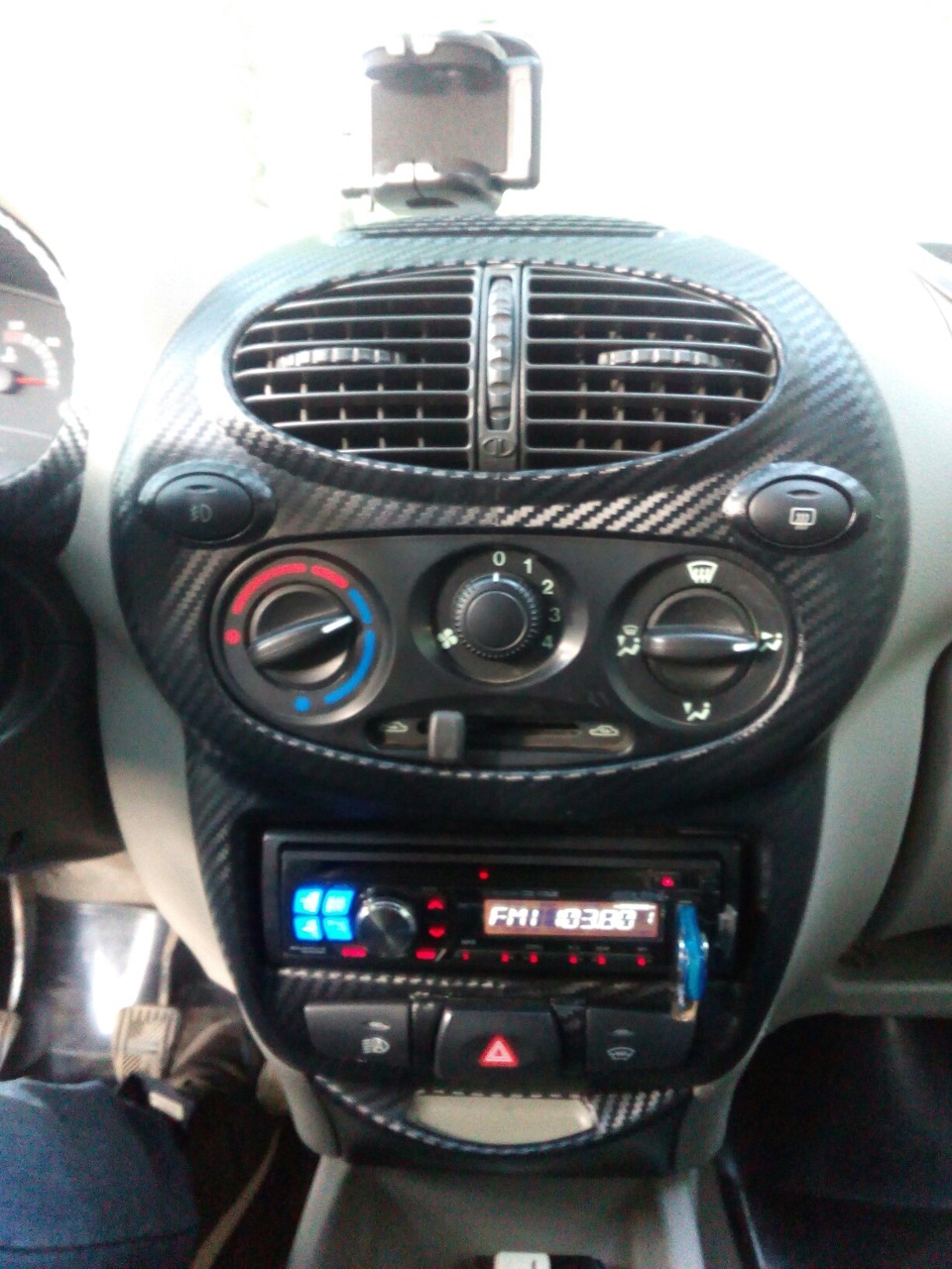 Обтяжка центральной консоли и облицовки щитка приборов в винил 3D ...