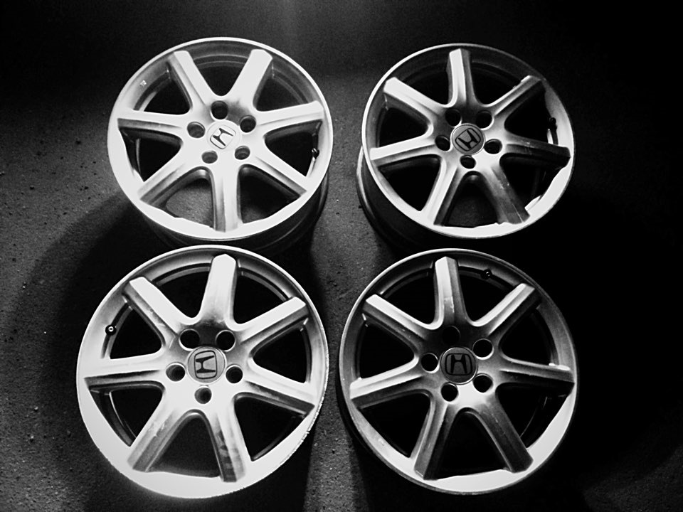 Четыре диска. Диски Honda r17 5x114.3. Accord 7 диски r17 аксессуарные. Оригинальные диски r17 5x114.3 7070. Диски r17 5x114.3 с марка.