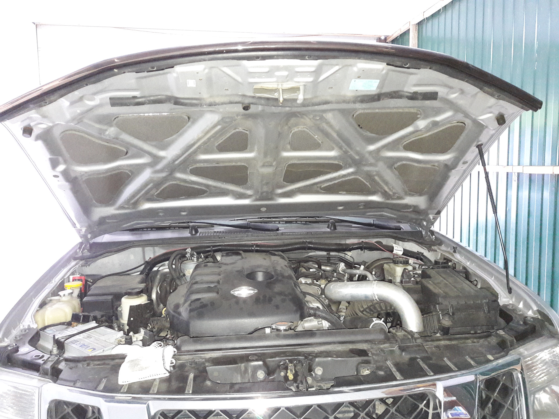 Шумовиброизоляция капота — Nissan Pathfinder (3G), 2,5 л, 2010 года ...