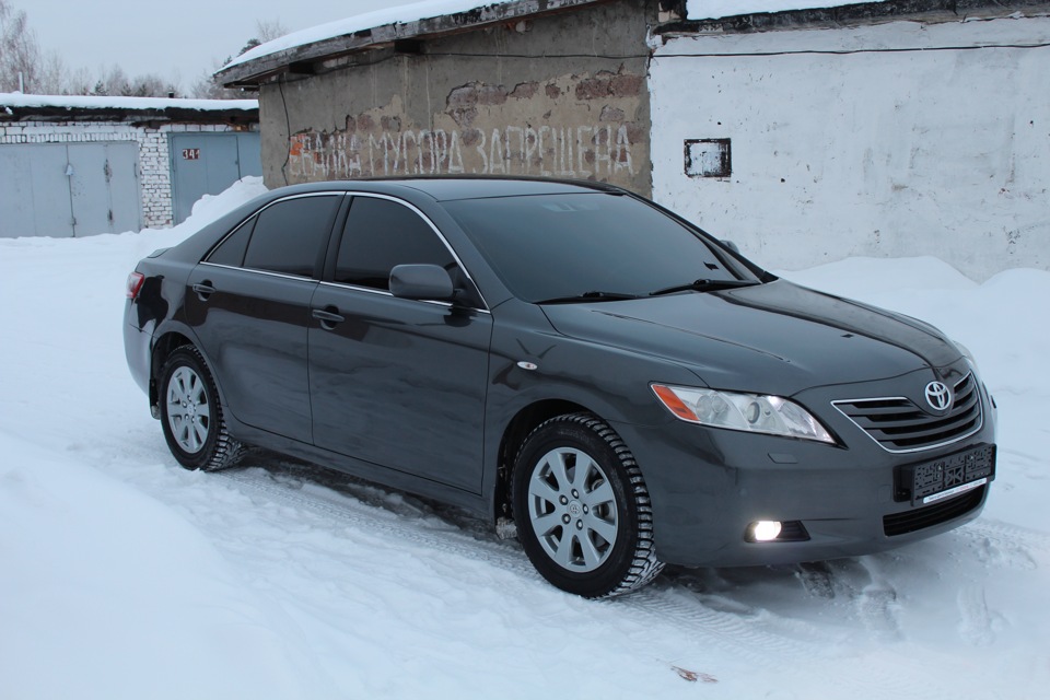 Toyota Camry 40 черная тонированная