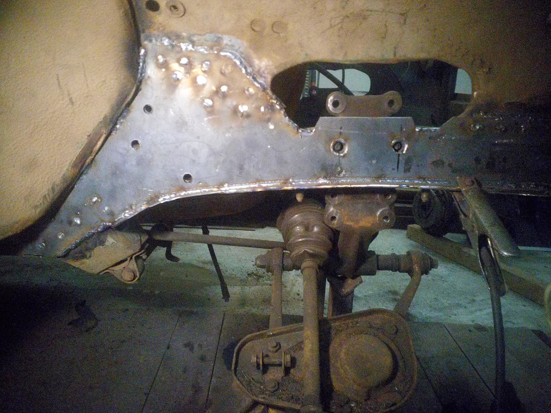 Передние лонжероны на ниву 21213. Лонжерон нива 2121. Поперечный лонжерон нива 2121. Передний лонжерон нива 21213. Ремонт переднего лонжерона.