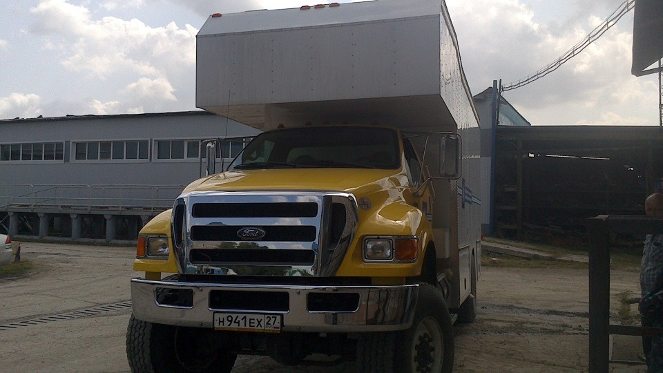 Видел вчера на дороге ф650 форд, это нечто — Toyota Caldina (210), 2 л ...