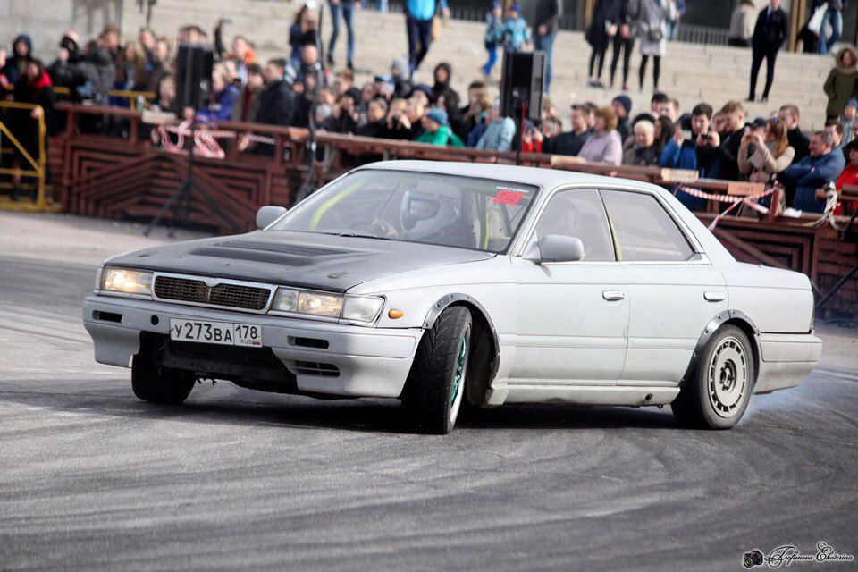 Дрифт Nissan Laurel c33