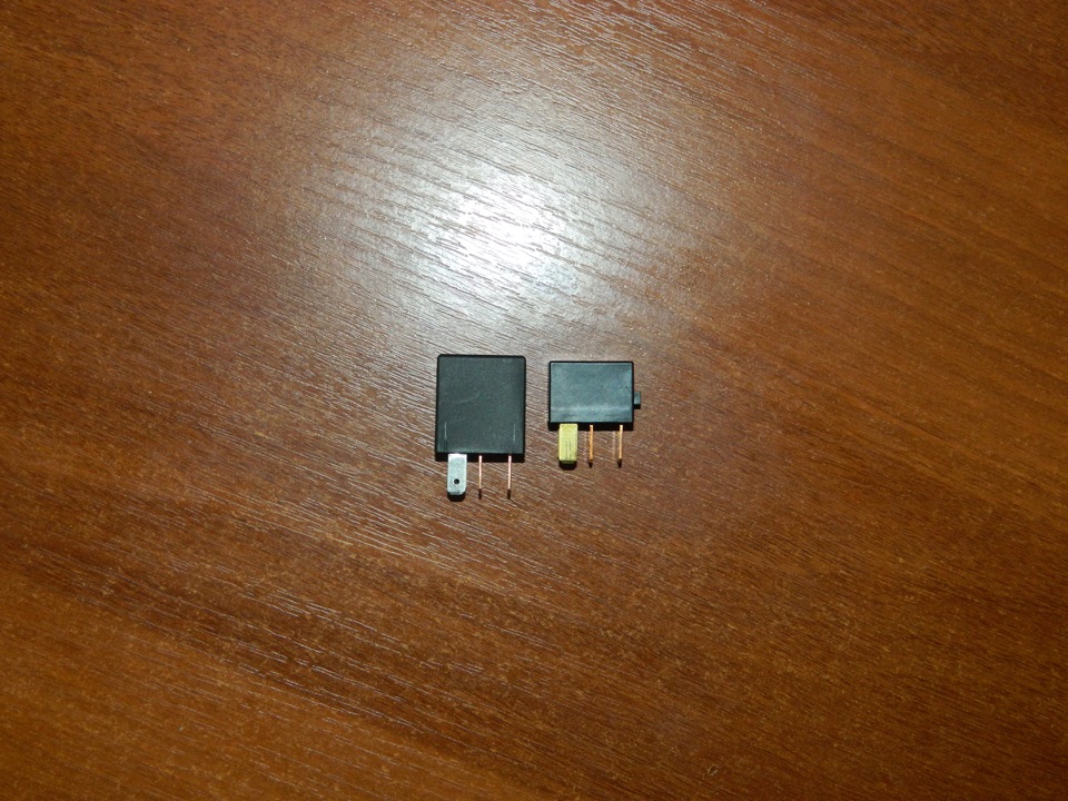 разница реле в их величине, крышка предохранителей защёлкивается с небольшим натягом при подборе других реле она вообще не закрывалась. — Honda Civic Hatchback (8G)