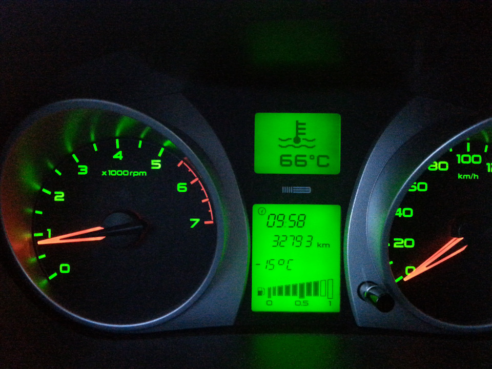 Температура за бортом и на борту — Lada Гранта лифтбек, 1,6 л, 2015 ...