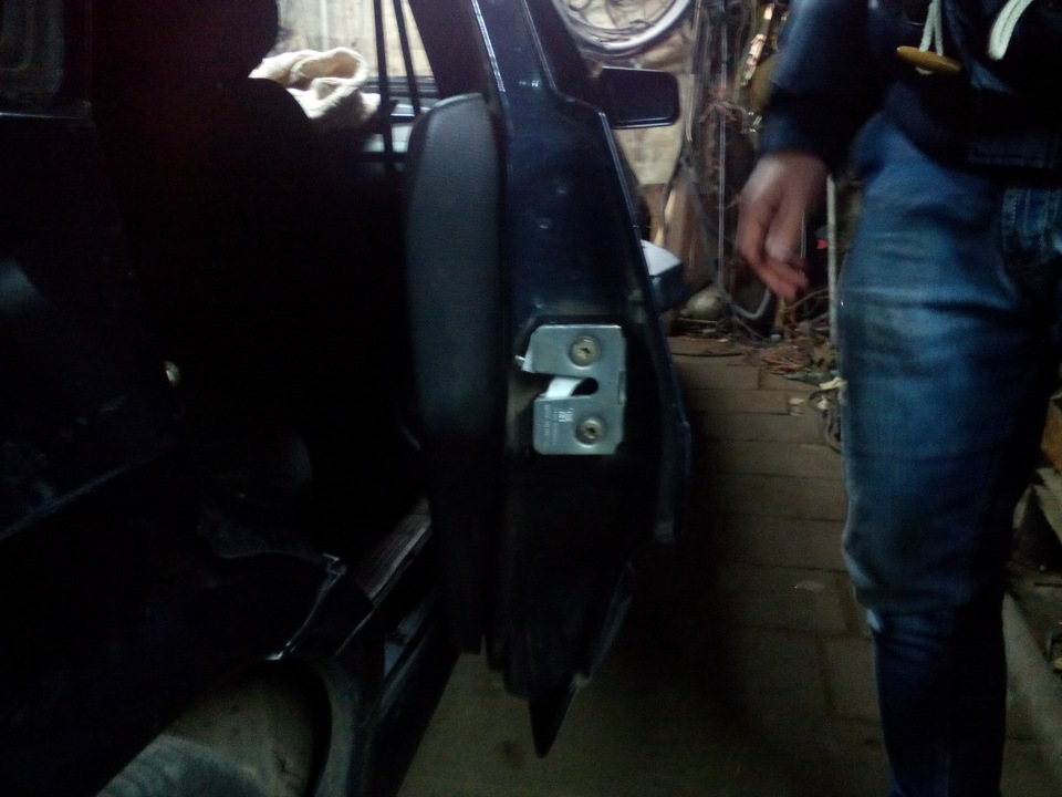 Установка бесшумных замков — Lada 2115, 1,5 л, 2007 года | тюнинг | DRIVE2