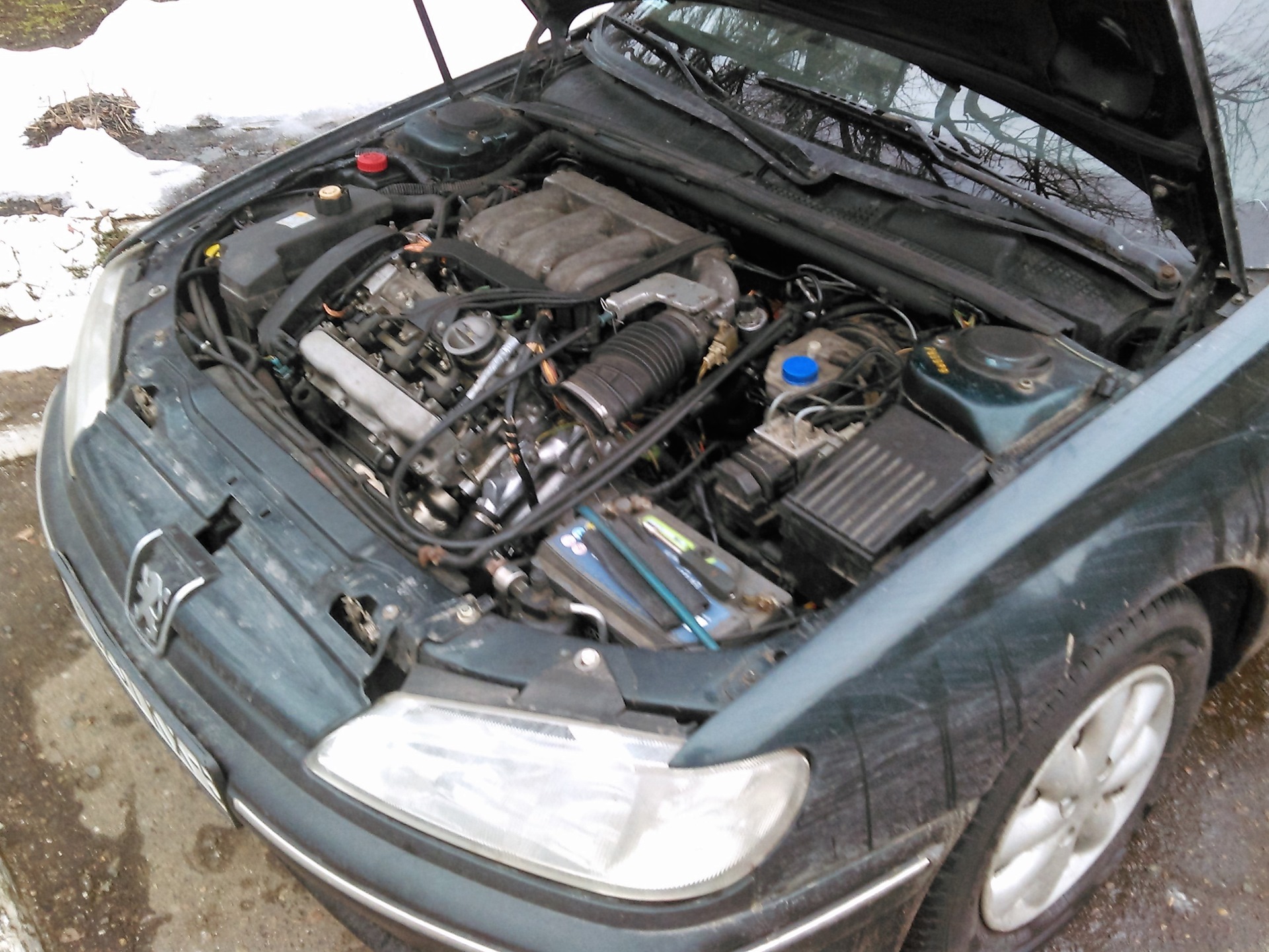 Двигатель пежо 406. Мотор Peugeot 406. Пежо 406 2.9 v6.