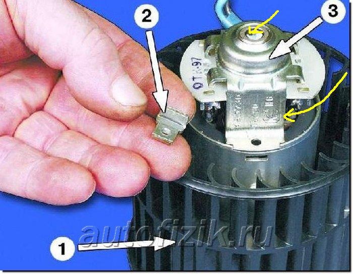 Моторчик ваз 2109. Мотор отопителя 2109. Мотор с вентилятором печки ВАЗ 2109. Вентилятор печки ВАЗ 2109 щетки. Щетки мотора отопителя ВАЗ 2114.