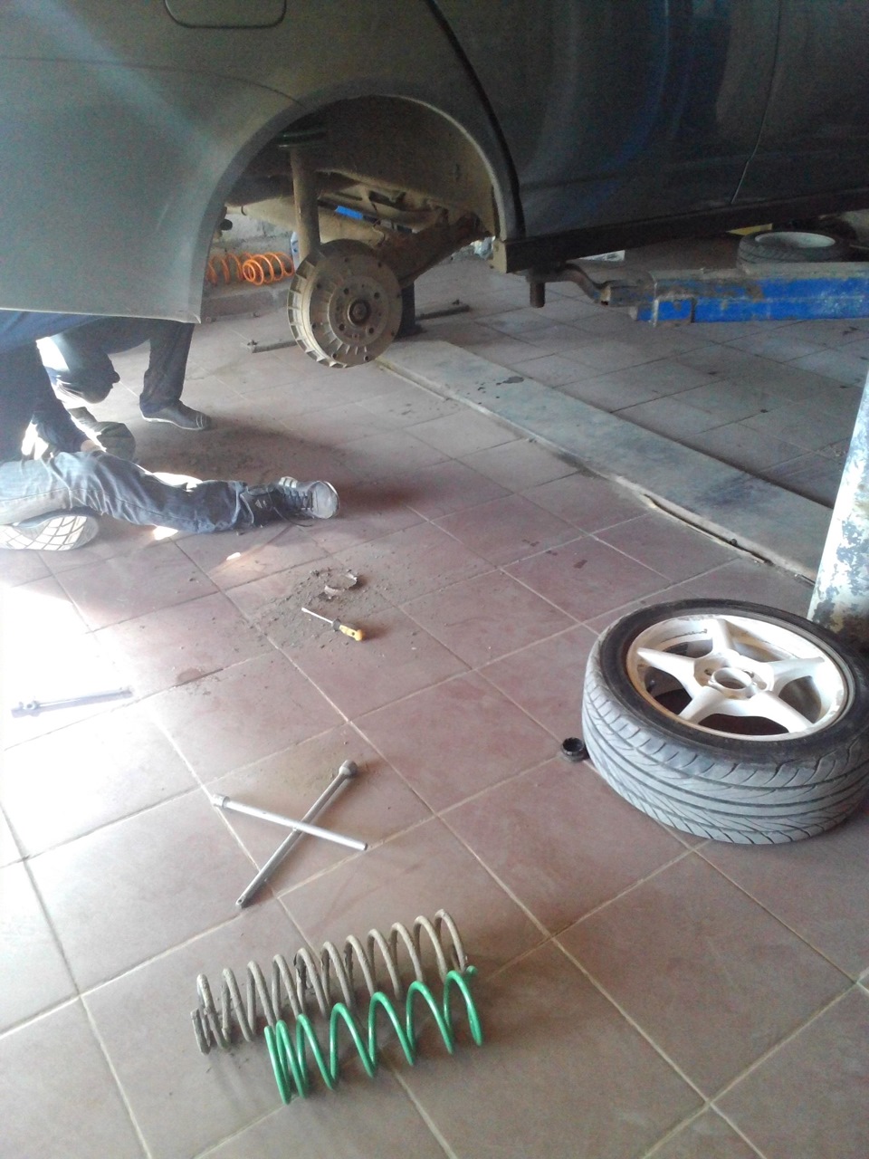 Занижение))))Мы теперь на посадке!))) — Lada Приора седан, 1,6 л, 2007 ...