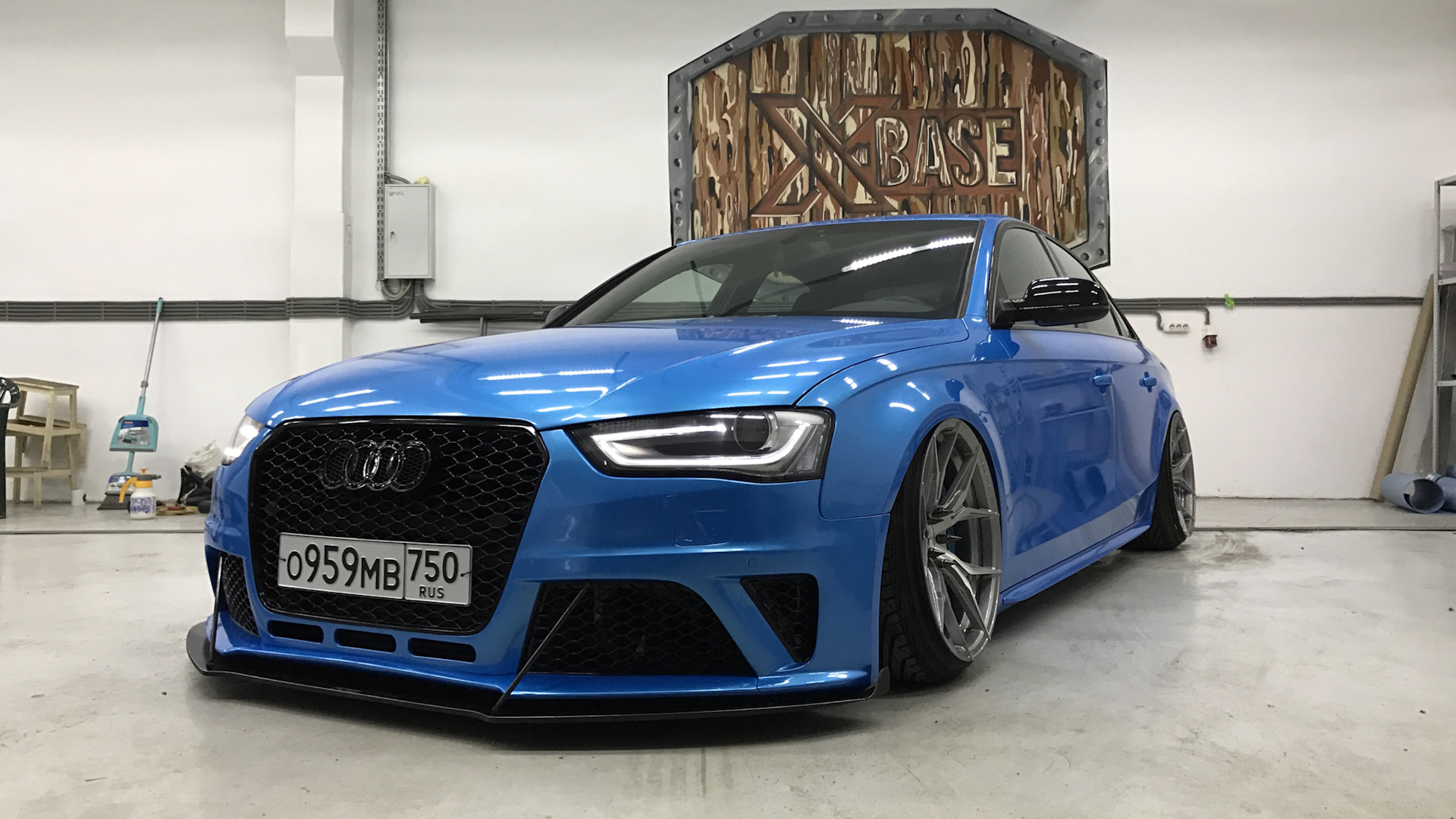 Ауди а4 в8. Audi a4 b8 Tuning. Audi a4 b8 в пленке. Audi a4 Tuning 2014. Ауди а4 б8 в пленке.