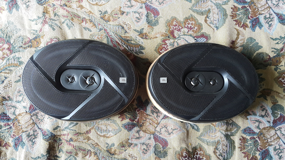 Подиумы на полку под блины JBL — Audi 100 (C3), 2 л, 1990 года ...