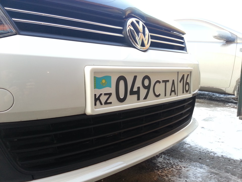 Рамка на гос.номер. — Volkswagen Polo Sedan, 1,6 л, 2013 года | тюнинг ...